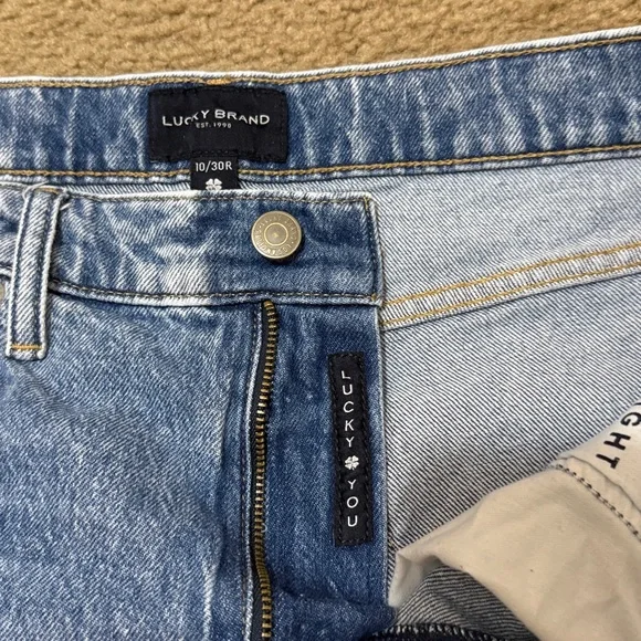 Lucky Brand Light Blue Distressed Ladies  Jeans - Picture 3 of 9